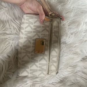 Michael Kors wristlet